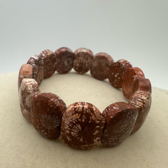 Coral Fossil Agate Beaded Elastic Bracelet - Picture 5 of 11